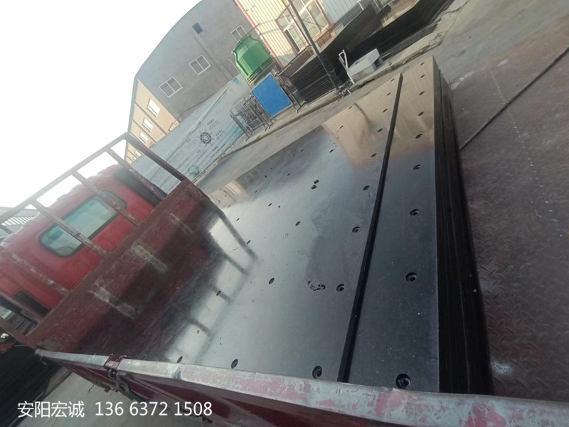 安陽(yáng)宏誠(chéng): 自卸車車底滑板-高分子聚乙烯板