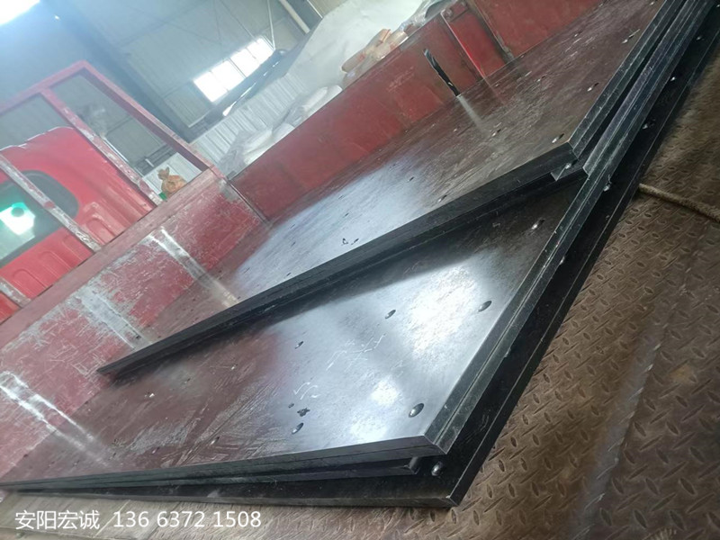 安陽(yáng)宏誠(chéng):“滑溜溜”自卸車車底滑板