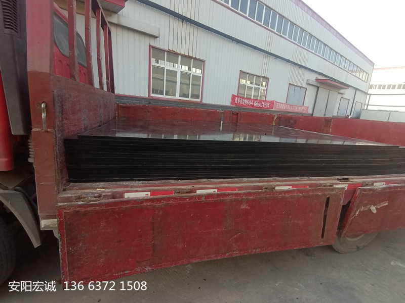 安陽(yáng)宏誠(chéng):實(shí)體工廠生產(chǎn)高分子聚乙烯板